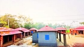 দিনাজপুর চিরিরবন্দরে স্বপ্নের ঘরের চাবি পাচ্ছে ২১৫টি ভূমি ও গৃহহীন পরিবার