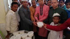 জিয়াউর রহমানের মৃত্যু বার্ষিকীতে রূপগঞ্জে খাবার বিতরণ ও দোয়া মাহফিল