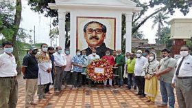 দিনাজপুরে বিভিন্ন কর্মসূচী পালনে জেলা আওয়ামী লীগের প্রতিষ্ঠা বার্ষিকী উদযাপন।