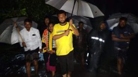 ঝড় বৃষ্টি কে উপেক্ষা করে সারা রাত্র ভিপি সোহেল জনতার পাষে