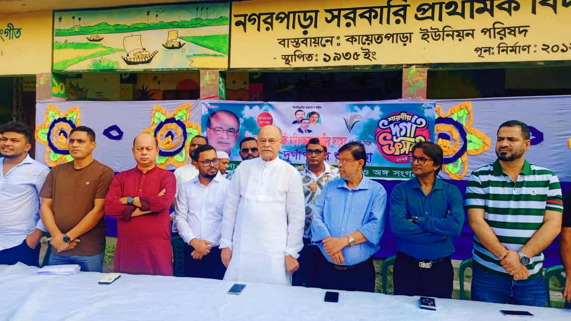 পূজা মন্ডপ পরিদর্শনে কাজী মনির বলেন ” উৎসব আয়োজনে আমরা সবাই মিলেমিশে থাকবো “