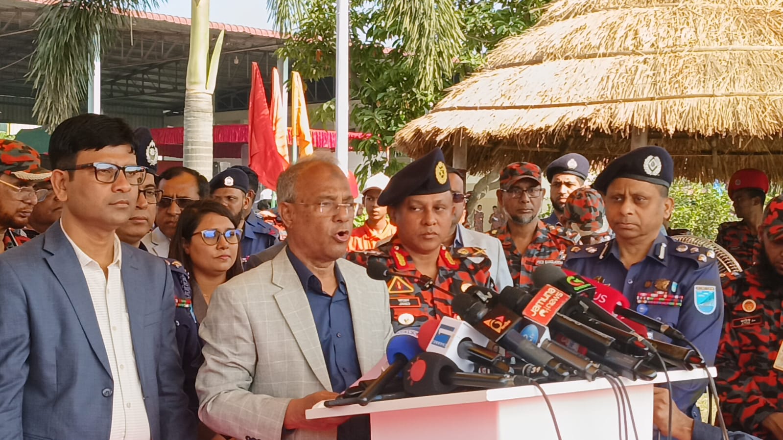 আসুন মানুষের জন্য নিজের জীবন উৎসর্গ করি- রূপগঞ্জে স্বরাষ্ট্র উপদেষ্টা জাহাঙ্গীর আলম