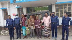 লালমনিরহাটে অচেতন করে অটো ছিনতাইকারী চক্রকে গ্রেফতার করেছে পুলিশ