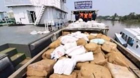 শুল্ক ফাঁকি দেয়ায় ট্রলারসহ ১৮.৬১ কোটি টাকা মূল্যের অবৈধ ভারতীয় শাড়ি জব্দ