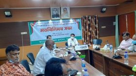 বাগেরহাটের ডিসি মোঃ আজিজুর রহমান সাংবাদিকদের সাথে মতবিনিময় করেন