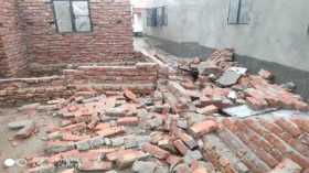 কুড়িগ্রামের রৌমারীতে টানা বৃষ্টিতে মুজিববর্ষের উপহার এর ৪ টি ঘর ভেঙে পড়েছে