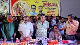 রূপগঞ্জ বিএনপি নেতাদের পূজা মন্ডপ পরিদর্শন