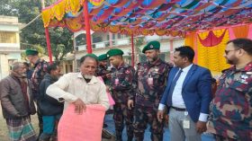 চিরিরবন্দরে দরিদ্র ও সুবিধাবঞ্চিত শীতার্তদের মাঝে সীমান্ত ব্যাংকের শীতবস্ত্র বিতরণ