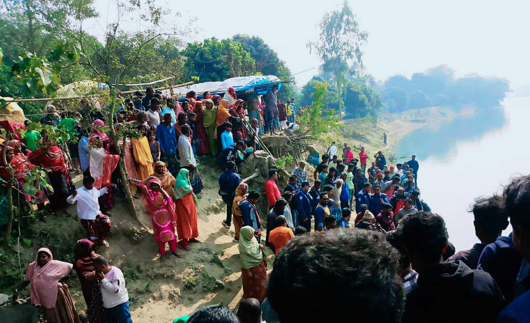 চিরিরবন্দর কাঁকড়া নদীতে ভেসে উঠলো দুই যুবকের মরদেহ
