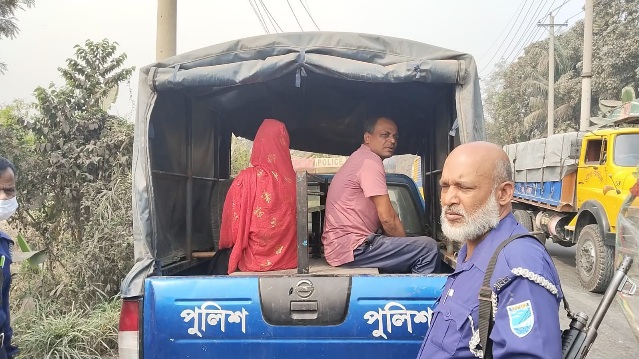 রূপগঞ্জে মুদি দোকানের আড়ালে মাদক ও দেহ ব্যবসার অভিযোগে আটক ১