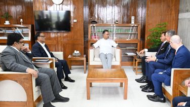 প্রধানমন্ত্রী তারেক রহমানের সঙ্গে সৌজন্য সাক্ষাৎ করেছেন বাংলালিংকের চেয়ারম্যান অগি ফাবেলা