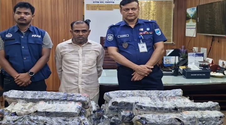 রূপগঞ্জে ১১০৭ বোতল ESKUF সিরাপসহ আটক ১, ট্রাক সিএনজি জব্দ