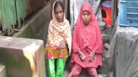 জরাজীর্ণ ঘরে মানবেতর জীবন কাটছে রূপগঞ্জের দুই প্রতিবন্ধী বোন আছিয়া ও মরিয়মের