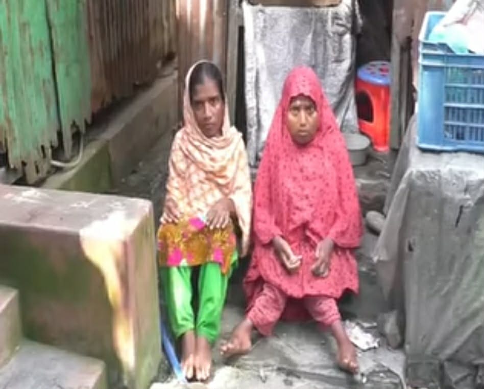 জরাজীর্ণ ঘরে মানবেতর জীবন কাটছে রূপগঞ্জের দুই প্রতিবন্ধী বোন আছিয়া ও মরিয়মের