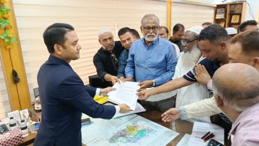 রূপগঞ্জে মাদ্রাসা ও কবরস্থানের জমি উদ্ধারের দাবিতে ইউএনও এর মাধ্যমে প্রধানমন্ত্রী বরাবর স্মারকলিপি প্রদান