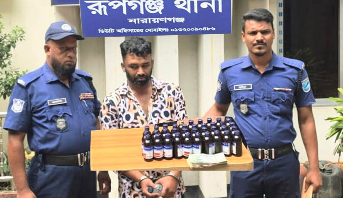 রূপগঞ্জে ইনজেকশন সিরিন্জ, মাদক, নগদ টাকা ও মোটরসাইকেলসহ মাদক ব্যবসায়ী গ্রেফতার