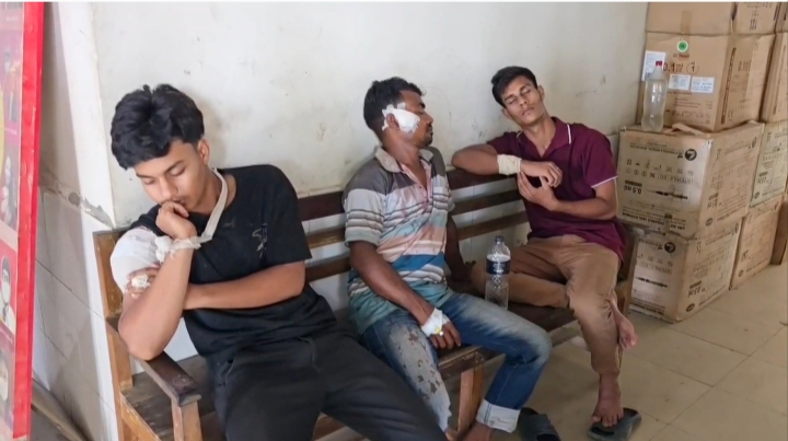 রূপগঞ্জে প্রতিপক্ষের হামলায় দুই শিক্ষার্থীসহ ৩ জন জখম