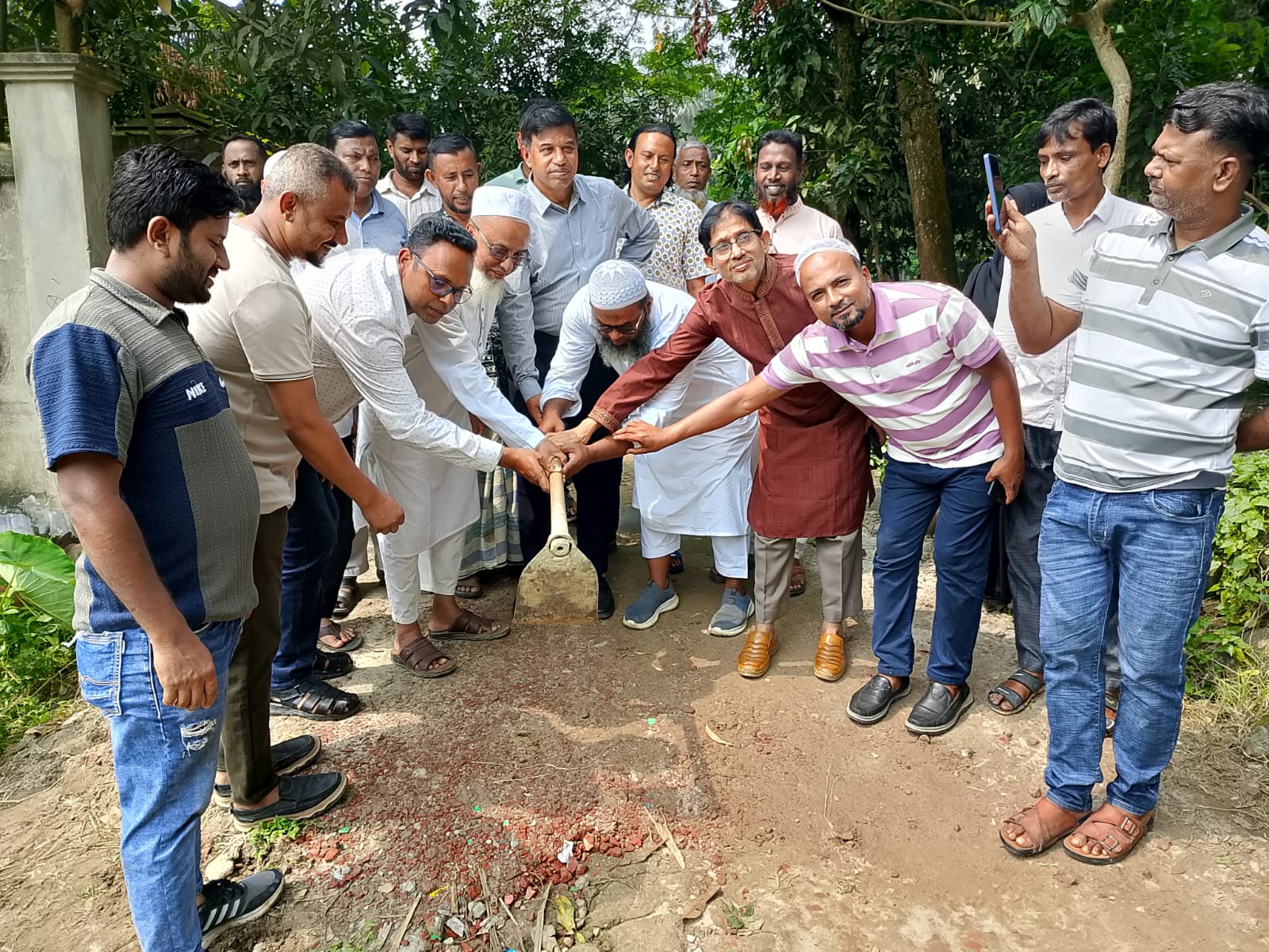 রূপগঞ্জে ২ কি.মি. সড়ক নির্মাণ কাজ উদ্বোধন,ব্যয় ২ কোটি ৯২ লাখ টাকা