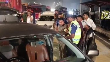 এসপির নেতৃত্বে রূপগঞ্জের পূর্বাচল ৩০০ ফিটে চেকপোস্ট, হুইস্কি-সামুরাইসহ আটক ৬