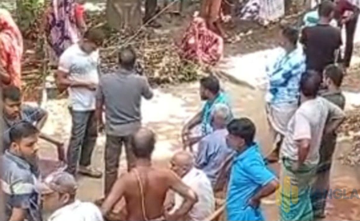 রূপগঞ্জে আদালতের নিষেধাজ্ঞা অমান্য করে ইউপি প্রশাসকের সেল্টারে সংখ্যালঘু পরিবারের বসতভিটা দখল