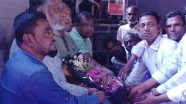 রূপগঞ্জে তারাব পৌরসভার মেয়র পদপ্রার্থীর পূজা মণ্ডপ পরিদর্শন